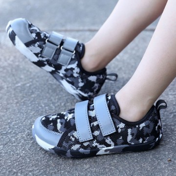 Anti-slip breathable wide-sole boys' sports shoes