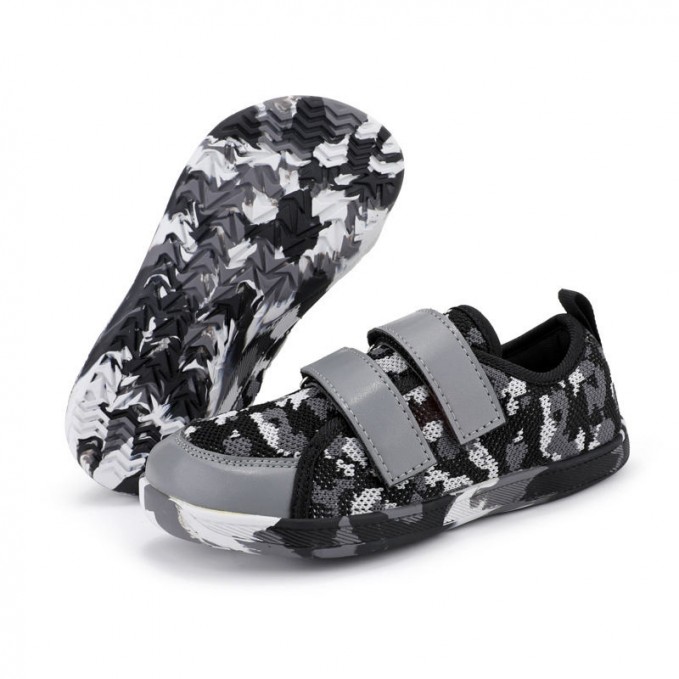 Anti-slip breathable wide-sole boys' sports shoes