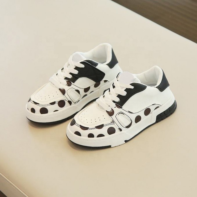 Fashionable color-blocked lace-up boys' sneakers