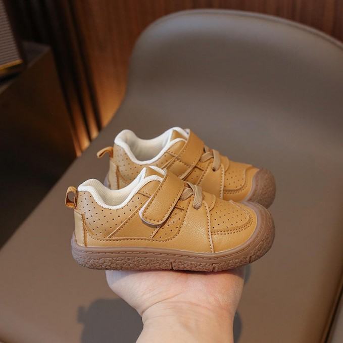 Protective toe breathable non-slip boys sports shoes