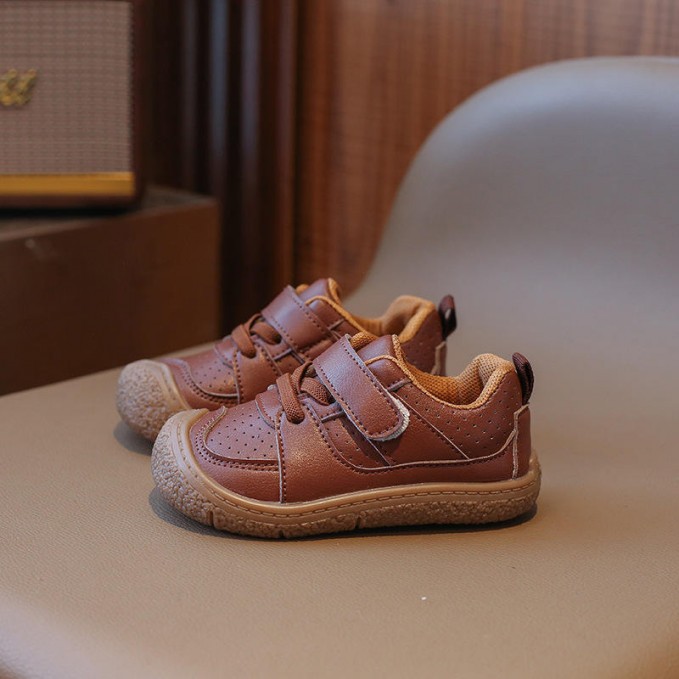 Protective toe breathable non-slip boys sports shoes