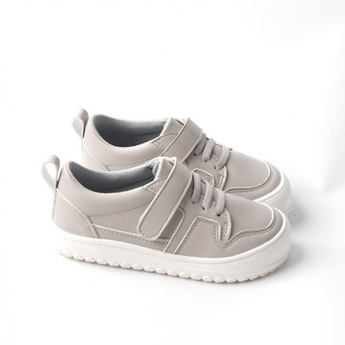 Lightweight and durable boys' sports shoes