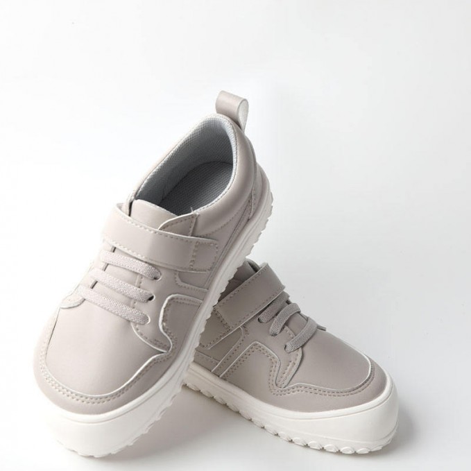 Lightweight and durable boys' sports shoes
