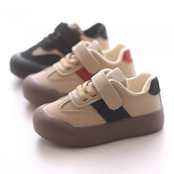 Protective toe non-slip soft sole boys sports shoes
