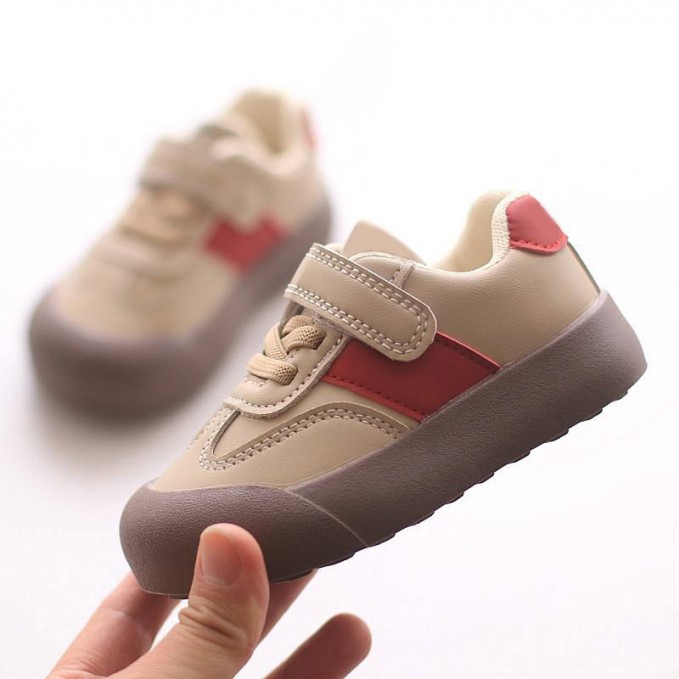 Protective toe non-slip soft sole boys sports shoes