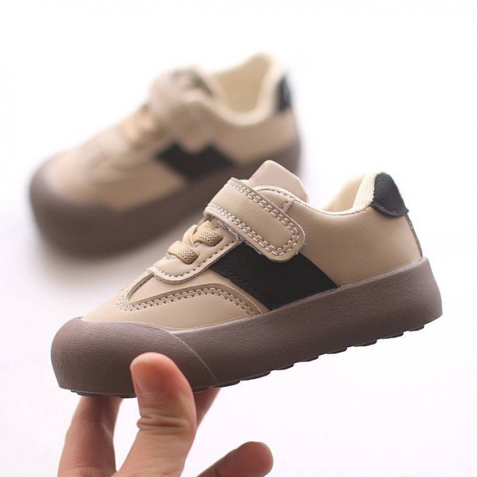 Protective toe non-slip soft sole boys sports shoes