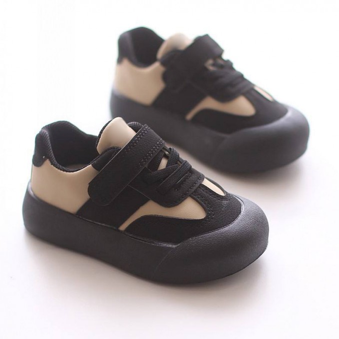 Protective toe non-slip soft sole boys sports shoes