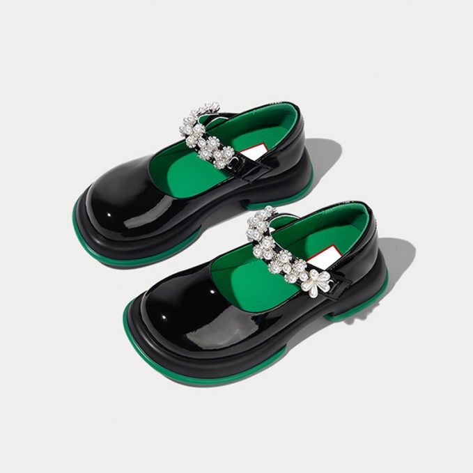 Wide-toe pearl flower decorated girls' leather shoes