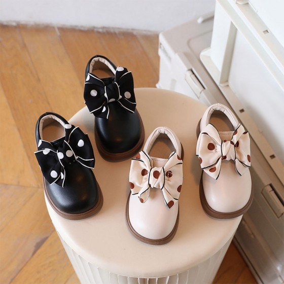 Polka dot bowknot decorated soft sole girls leather shoes