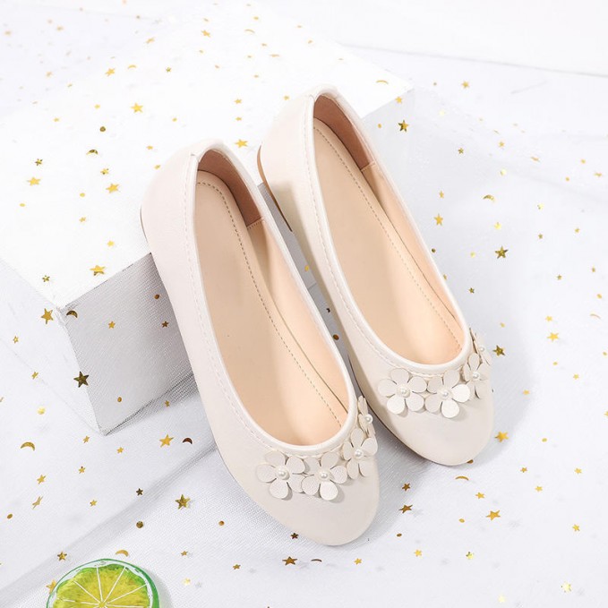 Simple soft bottom non-slip girls' leather shoes