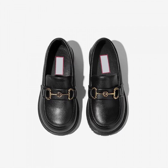 Black metal buckle decorated girls' leather shoes
