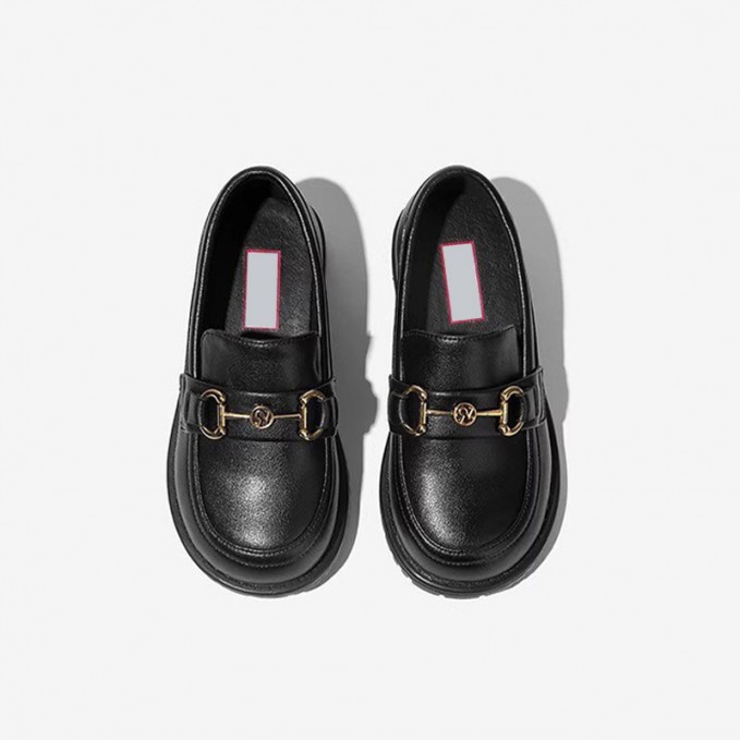 Black metal buckle decorated girls' leather shoes