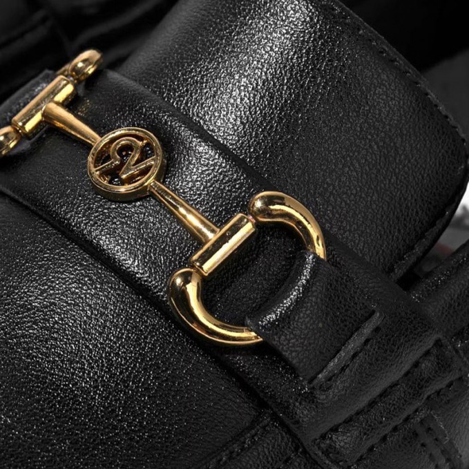 Black metal buckle decorated girls' leather shoes
