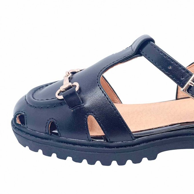 Metal buckle decorated closed toe girls sandals