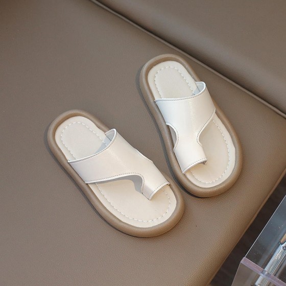 Summer round toe soft bottom flip flops for girls