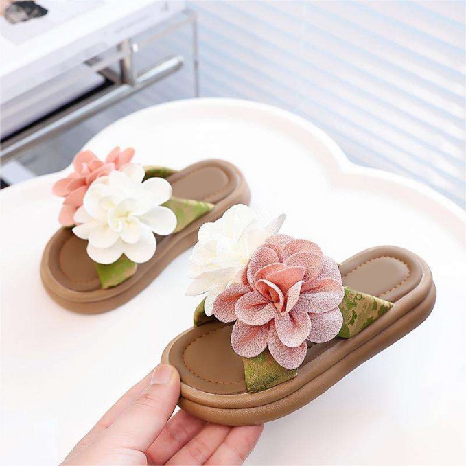 Sweet 3D flower decoration soft bottom girls slippers