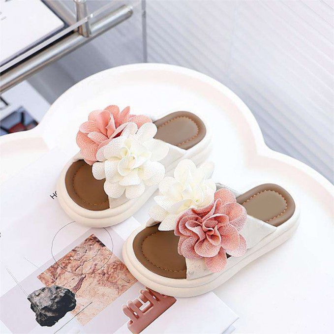Sweet 3D flower decoration soft bottom girls slippers