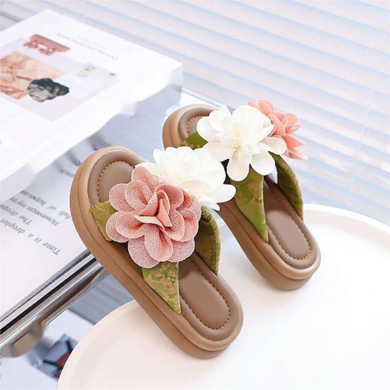 Sweet 3D flower decoration soft bottom girls slippers