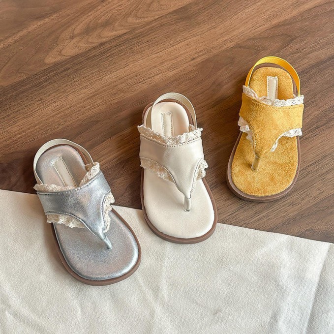 Ruffled trim girls flip flops with elastic back strap