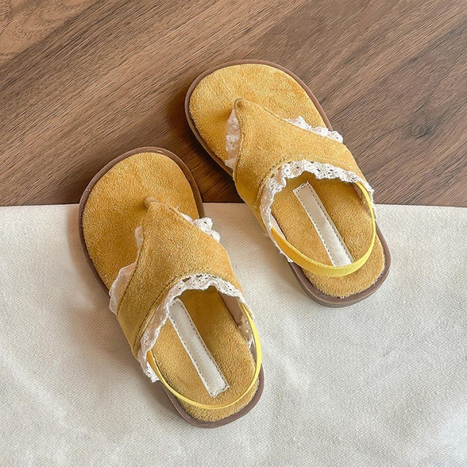 Ruffled trim girls flip flops with elastic back strap