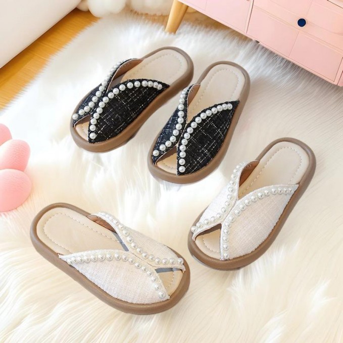 Pearl embellished round toe non-slip girls slippers