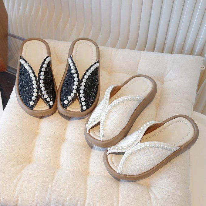 Pearl embellished round toe non-slip girls slippers