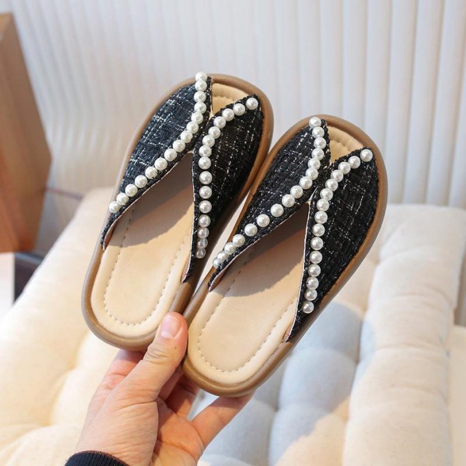 Pearl embellished round toe non-slip girls slippers