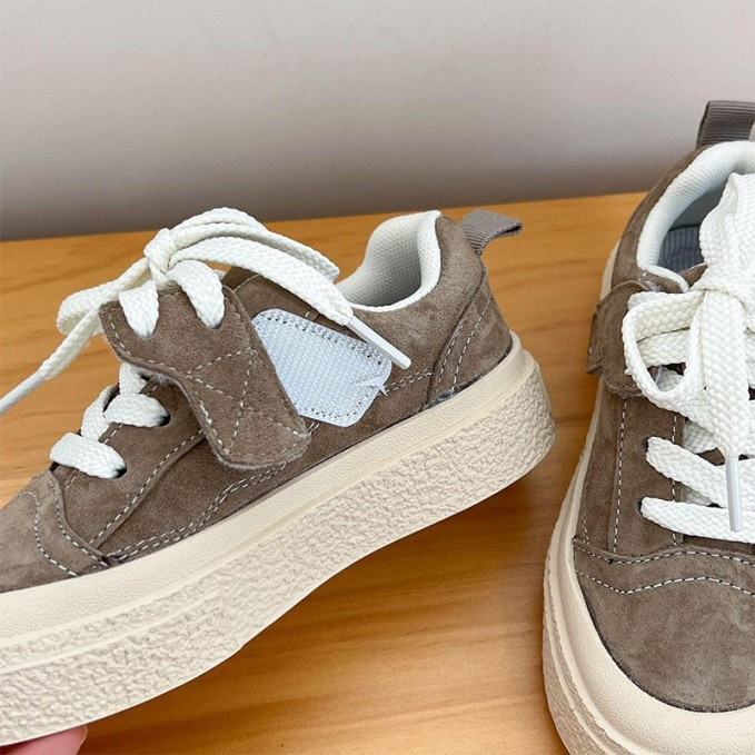 Comfortable round toe lace-up girls sneakers
